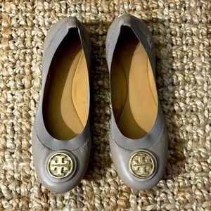 Tory Burch beige 7.5 ballerina shoes